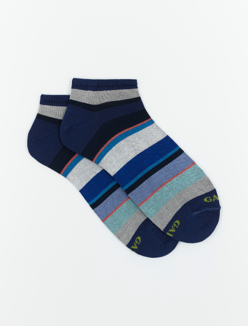 Men's royal blue/lake green light cotton ankle socks with multicoloured stripes - Invisible | Gallo 1927 - Official Online Shop