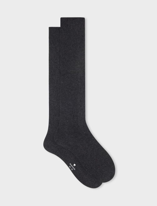 Calze lunghe uomo cashmere antracite tinta unita | Gallo 1927 - Official Online Shop
