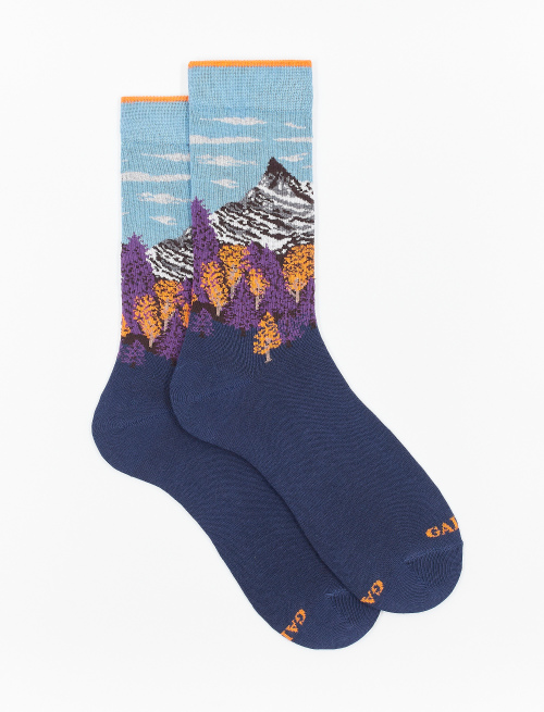 Men's short royal blue cotton socks with mountain landscape motif - Short | Gallo 1927 - Official Online Shop