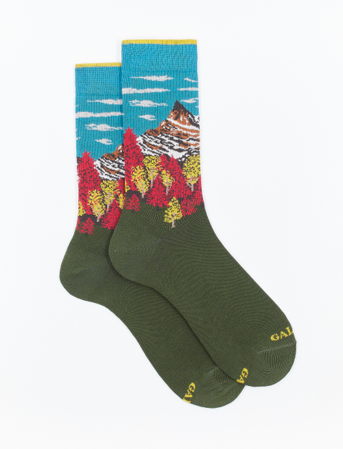Men's short moss green cotton socks with mountain landscape motif - Socks | Gallo 1927 - Official Online Shop