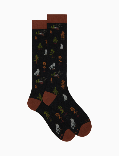 Men’s long grey cotton socks with wolves in the forest motif - The FW Edition | Gallo 1927 - Official Online Shop
