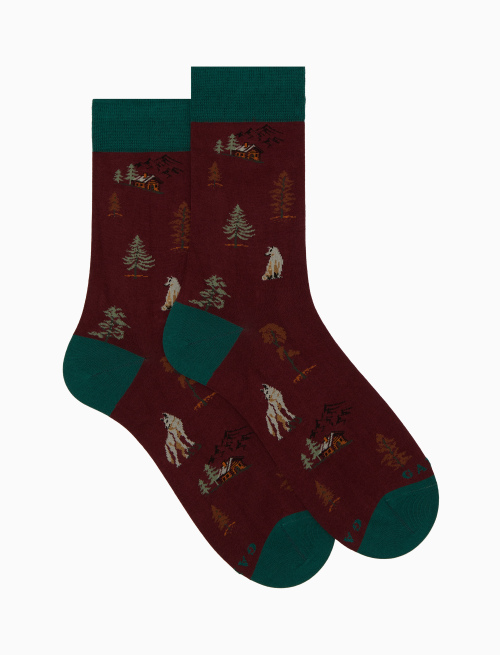 Men’s short burgundy cotton socks with wolves in the forest motif - Man | Gallo 1927 - Official Online Shop