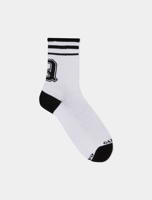 Unisex short sock in plain white cotton terry cloth with letter Q. Individually sold. - Urban Touch | Gallo 1927 - Official Online Shop