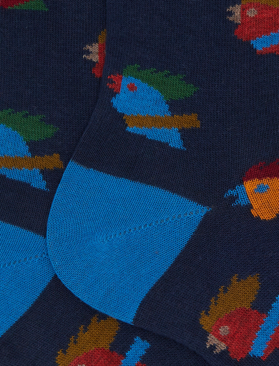 Men’s short blue cotton socks with multicoloured hen motif - Gallo 1927 - Official Online Shop
