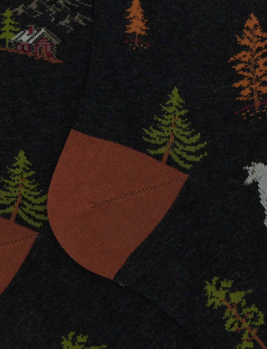 Men’s long grey cotton socks with wolves in the forest motif - Gallo 1927 - Official Online Shop
