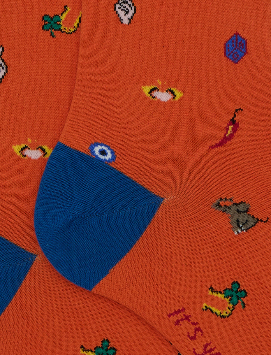 Men’s long orange cotton socks with lucky charm motif - Gallo 1927 - Official Online Shop
