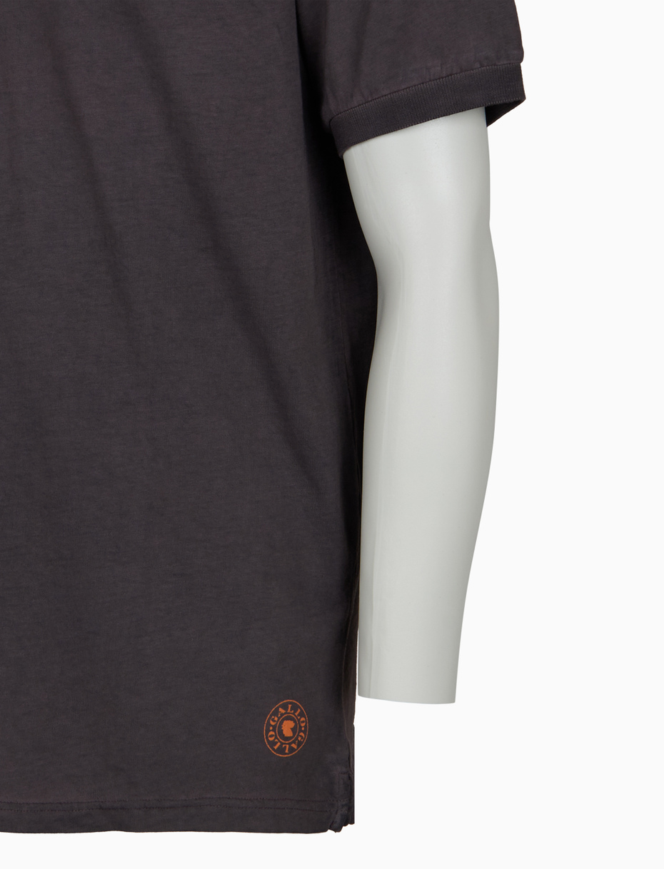 Men's brown garment-dyed cotton polo shirt with round Gallo stamp - Gallo 1927 - Official Online Shop