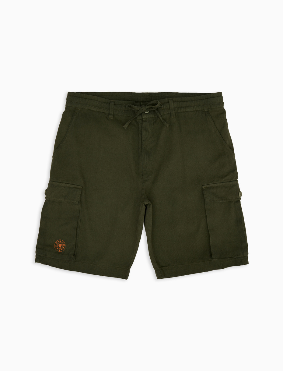 Unisex plain green garment-dyed cotton cargo shorts - Gallo 1927 - Official Online Shop