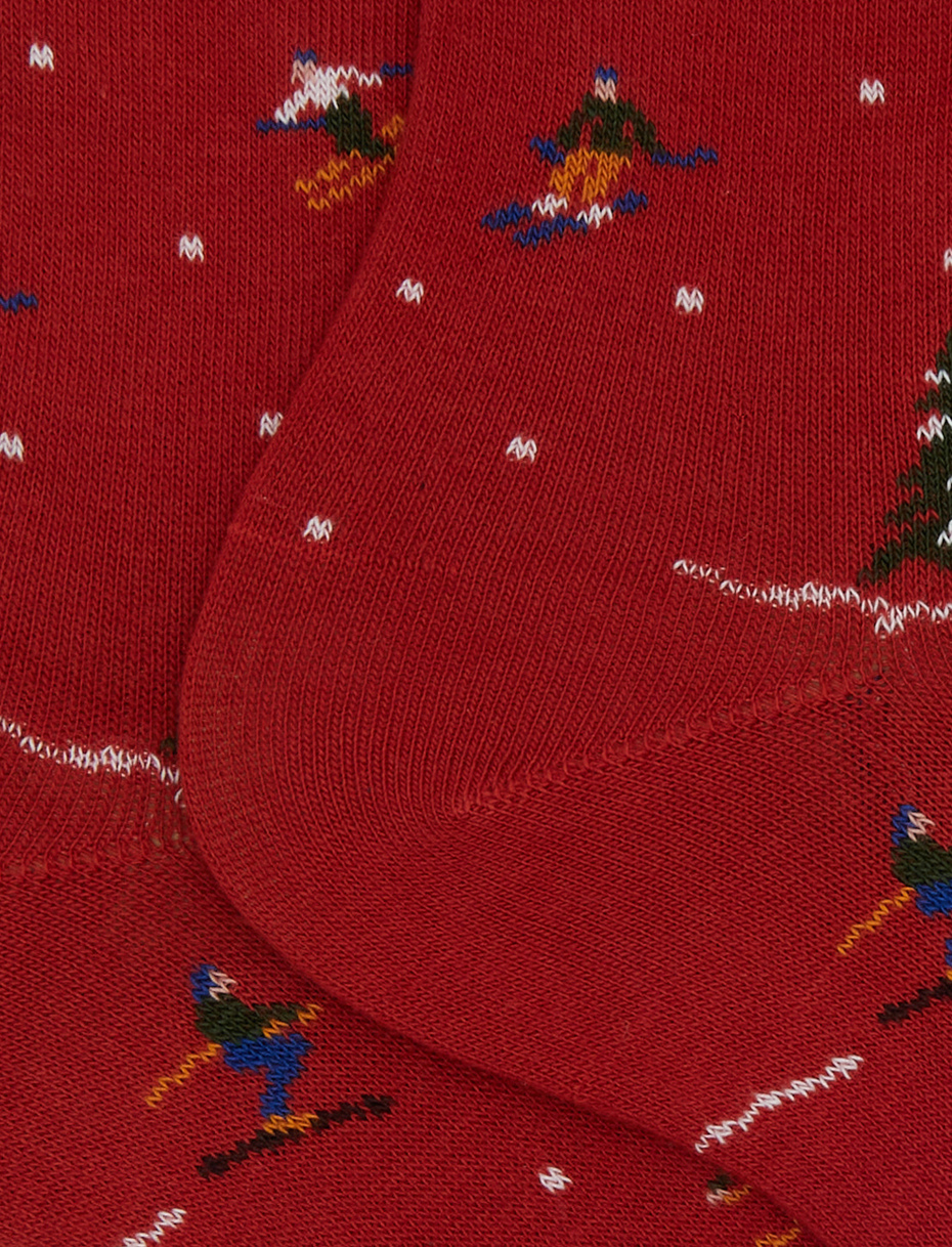 Calze corto donna cotone rosso fantasia montagna con sciatori - Gallo 1927 - Official Online Shop