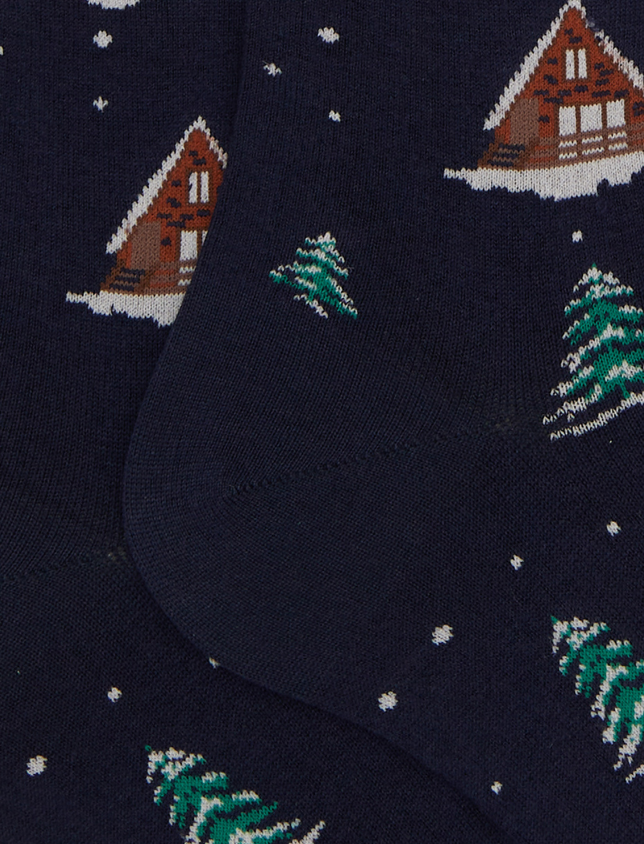 Men's long socks in blue cotton with snow-covered mountain hut pattern - Gallo 1927 - Official Online Shop