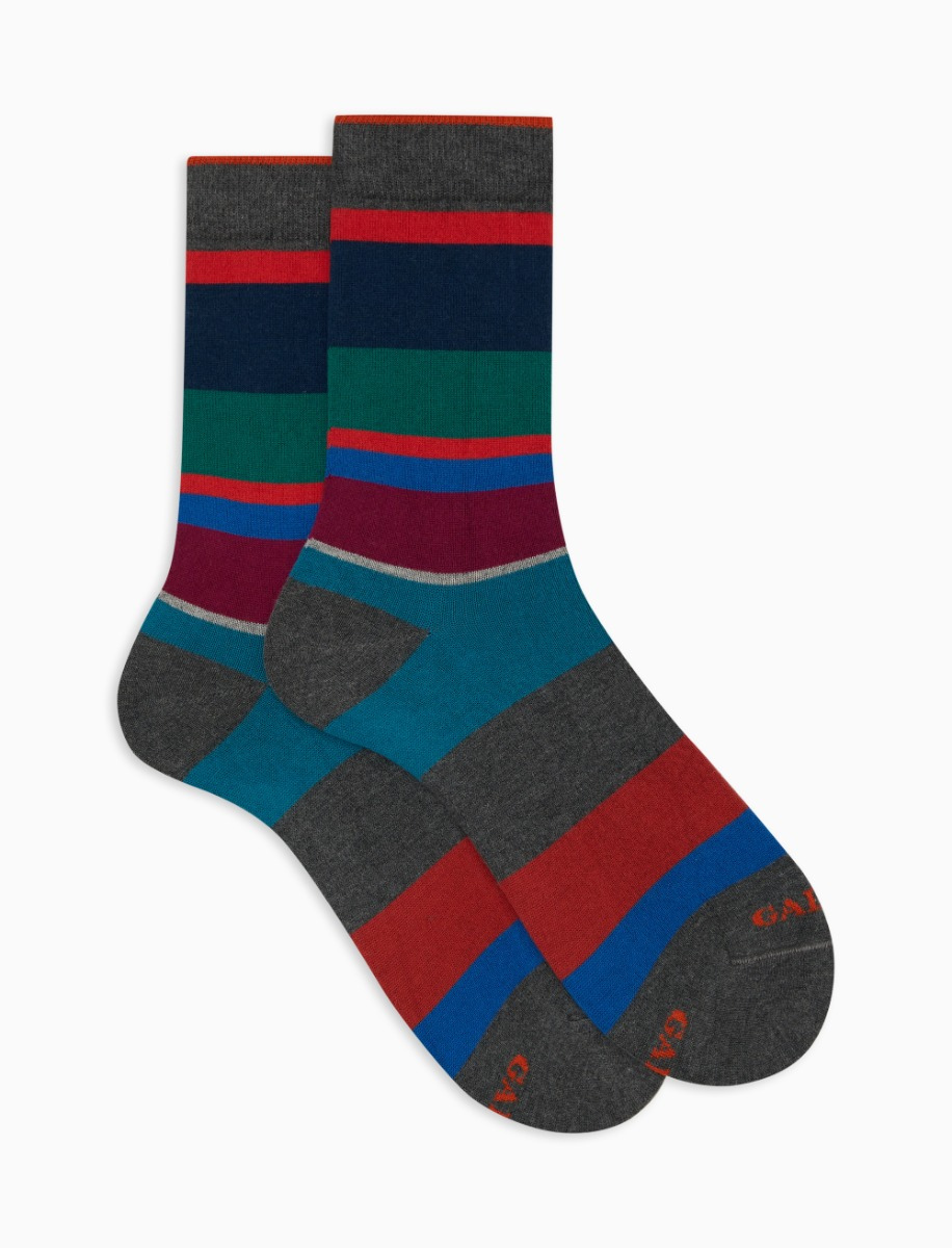 Men's short grey cotton and cashmere socks with multicoloured macro